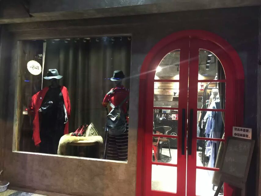重慶服裝店設計裝修.jpg